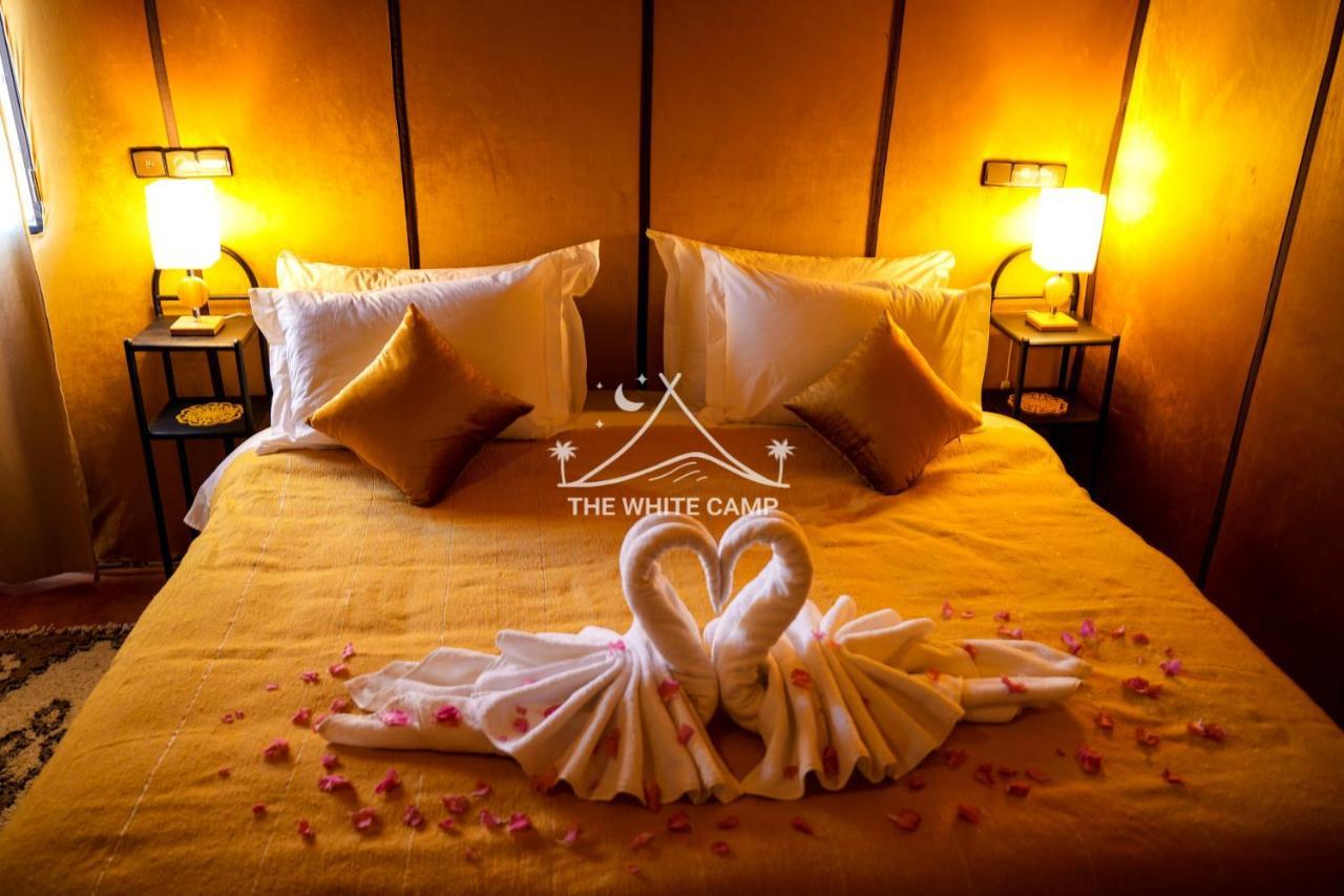 The White Camp - Your Merzouga Luxury Desert Camp & Erg Chebbi Dunes Camel Riding Экстерьер фото