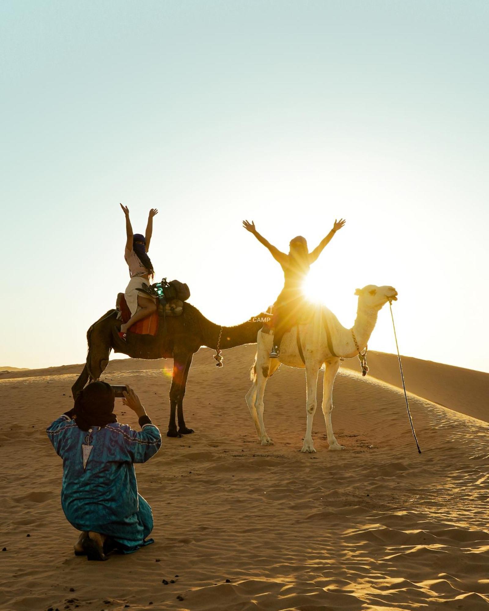 The White Camp - Your Merzouga Luxury Desert Camp & Erg Chebbi Dunes Camel Riding Экстерьер фото