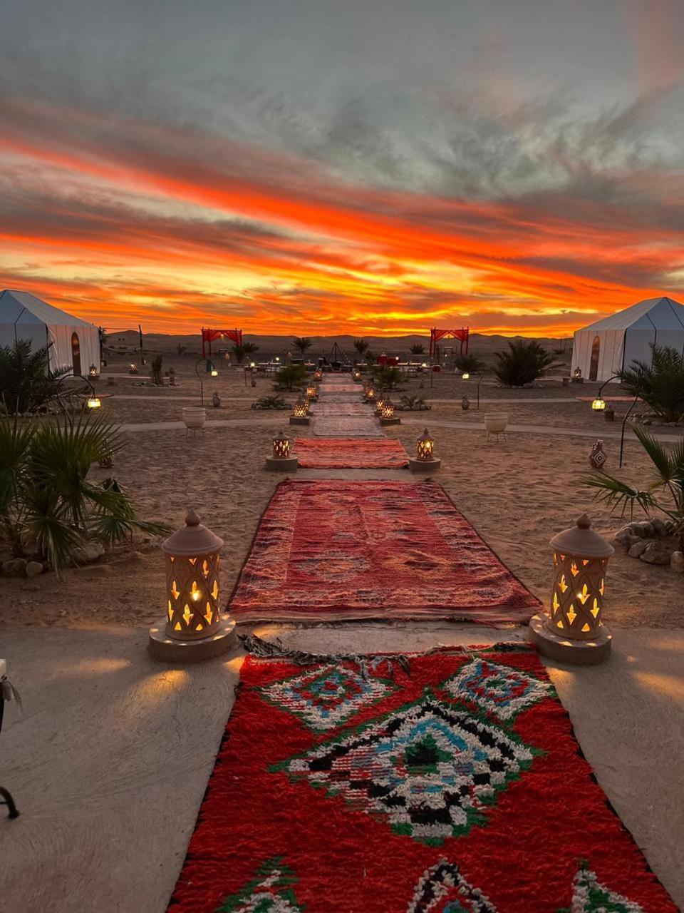 The White Camp - Your Merzouga Luxury Desert Camp & Erg Chebbi Dunes Camel Riding Экстерьер фото