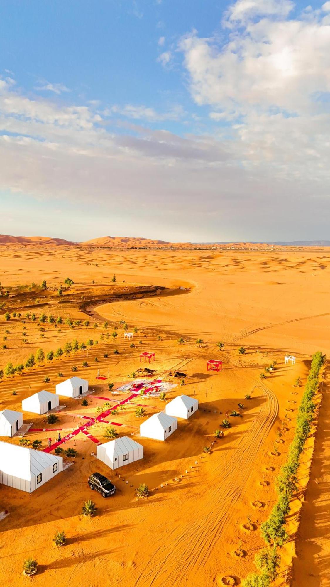 The White Camp - Your Merzouga Luxury Desert Camp & Erg Chebbi Dunes Camel Riding Экстерьер фото